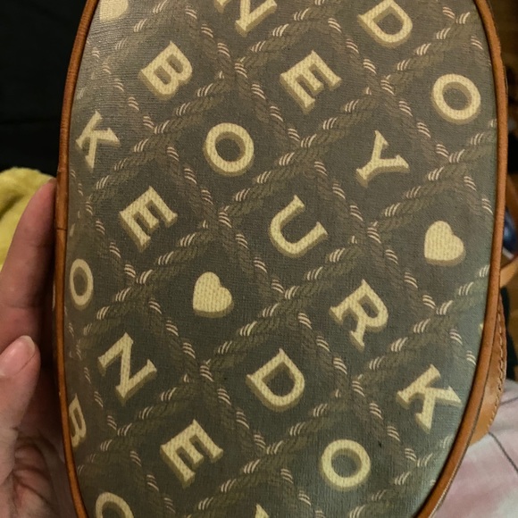 Dooney and Bourke shoulder bag - Picture 2 of 4